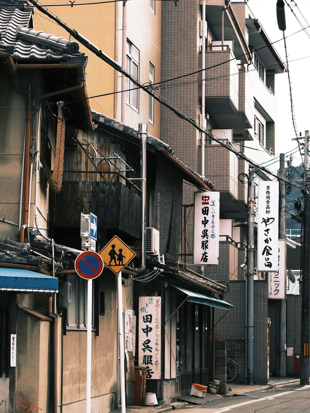 店のある通りの街並み